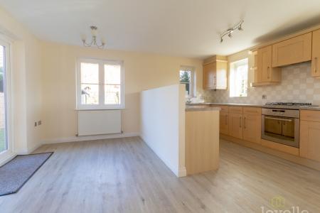 4 bedroom Detached house for sale in Sunningdale Way, Gainsborough, DN21