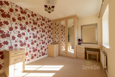 4 bedroom Detached house for sale in Sunningdale Way, Gainsborough, DN21
