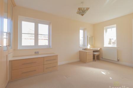 4 bedroom Detached house for sale in Sunningdale Way, Gainsborough, DN21