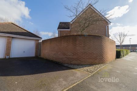 4 bedroom Detached house for sale in Sunningdale Way, Gainsborough, DN21