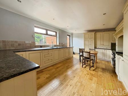 3 bedroom Detached bungalow for sale in Milton Road, Gainsborough, DN21
