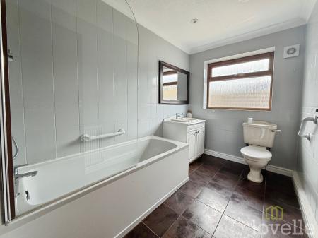 3 bedroom Detached bungalow for sale in Milton Road, Gainsborough, DN21