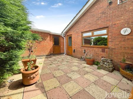 3 bedroom Detached bungalow for sale in Milton Road, Gainsborough, DN21