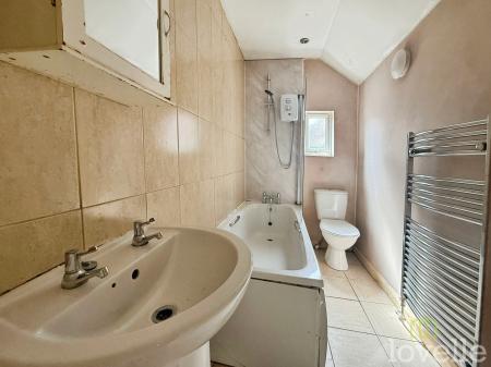 3 bedroom Semi-detached house for sale in Curzon Street, Gainsborough, DN21