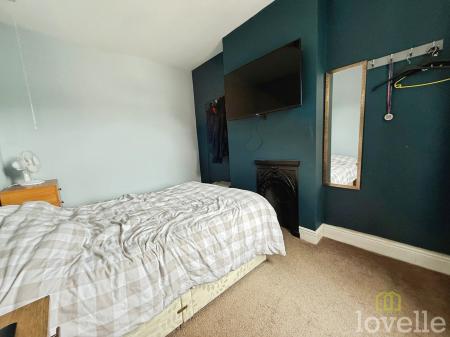 3 bedroom Semi-detached house for sale in Edward Road, Gainsborough, DN21
