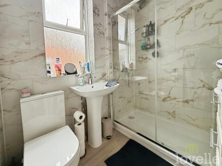 3 bedroom Semi-detached house for sale in Edward Road, Gainsborough, DN21