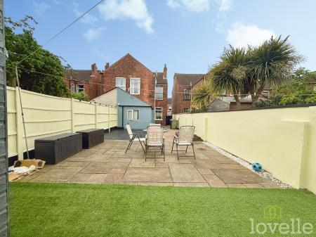 3 bedroom Semi-detached house for sale in Edward Road, Gainsborough, DN21