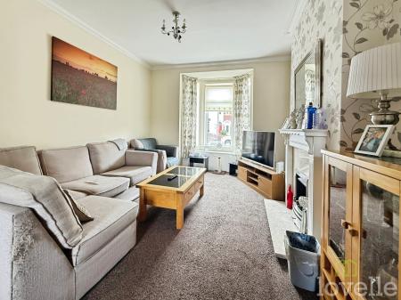 3 bedroom Semi-detached house for sale in Edward Road, Gainsborough, DN21