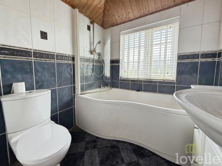 3 bedroom Semi-detached house for sale in Gainsborough Road, Lea, DN21