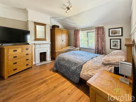 3 bedroom Semi-detached house for sale in Gainsborough Road, Lea, DN21