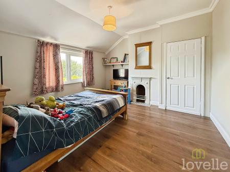 3 bedroom Semi-detached house for sale in Gainsborough Road, Lea, DN21