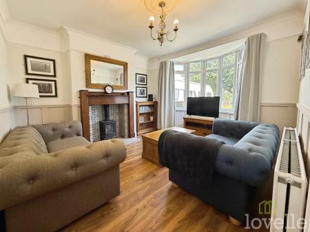 3 bedroom Semi-detached house for sale in Gainsborough Road, Lea, DN21