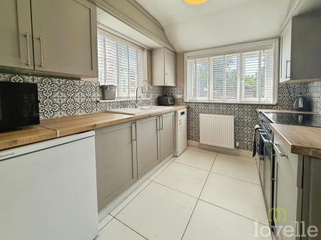 3 bedroom Semi-detached house for sale in Gainsborough Road, Lea, DN21