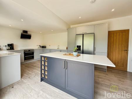 3 bedroom Detached house for sale in Carson Road, Gainsborough, DN21