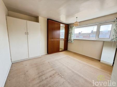 3 bedroom Terraced House for sale in Upton Walk, Gainsborough, DN21