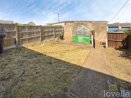 3 bedroom Terraced House for sale in Upton Walk, Gainsborough, DN21