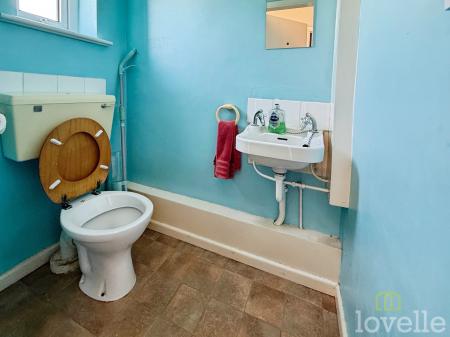 3 bedroom Terraced House for sale in Upton Walk, Gainsborough, DN21