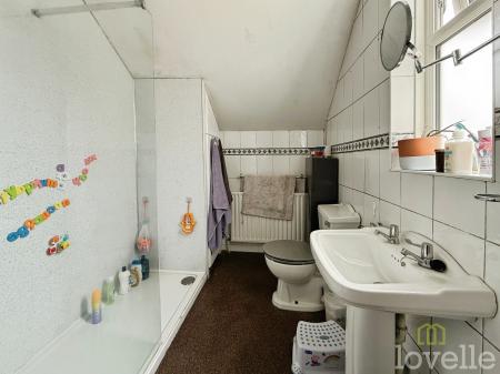 4 bedroom Semi-detached house for sale in Melrose Road, Gainsborough, DN21