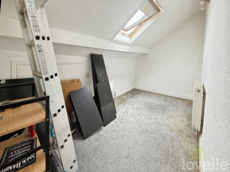 4 bedroom Semi-detached house for sale in Melrose Road, Gainsborough, DN21