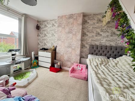 4 bedroom Semi-detached house for sale in Melrose Road, Gainsborough, DN21