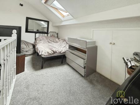 4 bedroom Semi-detached house for sale in Melrose Road, Gainsborough, DN21