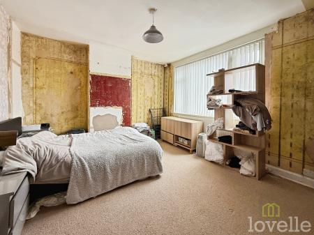 4 bedroom Semi-detached house for sale in Melrose Road, Gainsborough, DN21