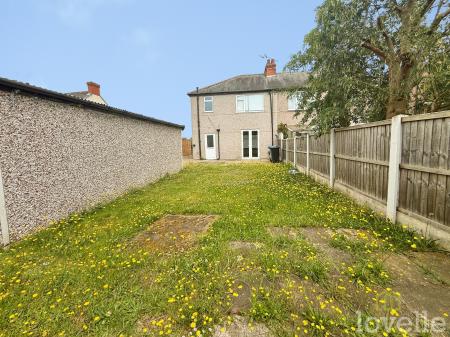 3 bedroom Semi-detached house to let in Ollerton Road, Retford, DN22