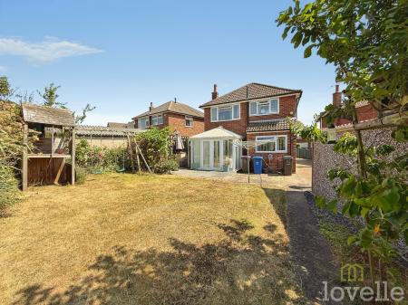 3 bedroom Detached house for sale in Ludford Crescent, Gainsborough, DN21