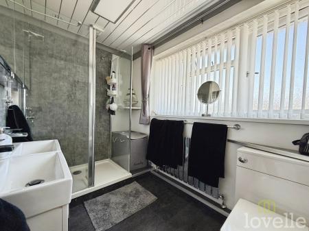 3 bedroom Detached house for sale in Ludford Crescent, Gainsborough, DN21