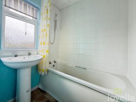 3 bedroom Terraced House to let in Baines Road, Gainsborough, DN21