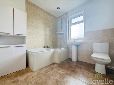 3 bedroom Semi-detached house to let in Ollerton Road, Retford, DN22