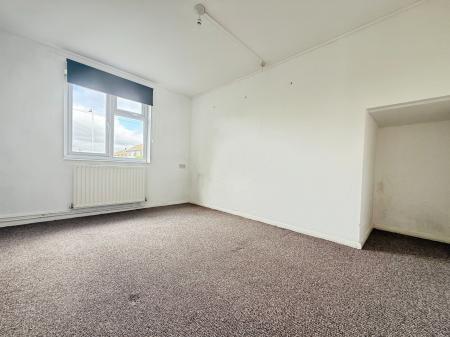 2 bedroom Flat to let in 18 Baines Road Gainsborough DN21 1TA