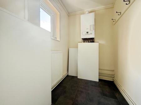 2 bedroom Flat to let in 18 Baines Road Gainsborough DN21 1TA