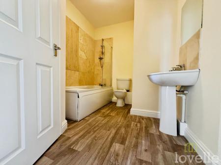 2 bedroom Flat to let in Spring Gardens, Gainsborough, DN21