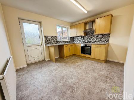 2 bedroom Semi-detached house for sale in Laurel Close, Gainsborough, DN21