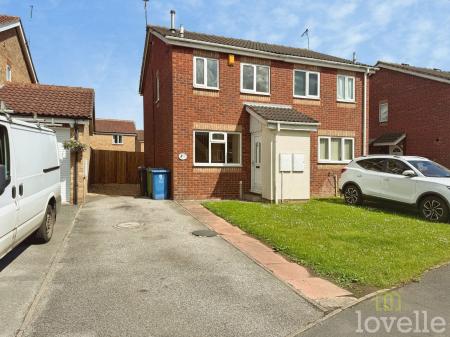 2 bedroom Semi-detached house for sale in Laurel Close, Gainsborough, DN21