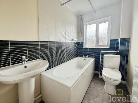 2 bedroom Semi-detached house for sale in Laurel Close, Gainsborough, DN21