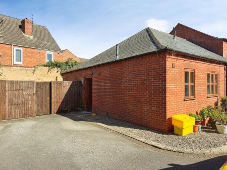 2 bedroom Terraced bungalow for sale in Carlisle Mews, Gainsborough, DN21