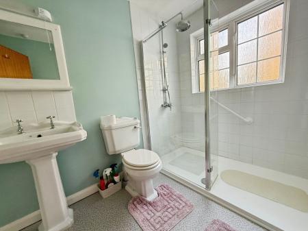 2 bedroom Detached bungalow for sale in Lodge Lane, Upton, DN21