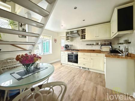 2 bedroom Terraced House for sale in Fountain Hill, Walkeringham, DN10