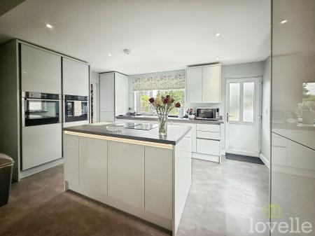 3 bedroom Semi-detached house for sale in Gainsborough Road, Lea, DN21