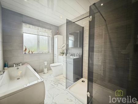3 bedroom Semi-detached house for sale in Gainsborough Road, Lea, DN21