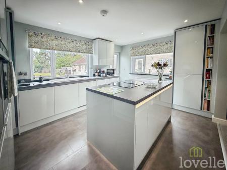 3 bedroom Semi-detached house for sale in Gainsborough Road, Lea, DN21