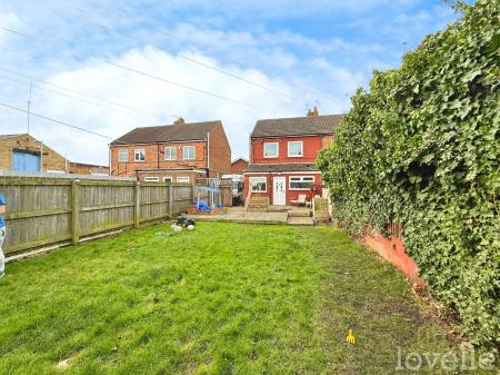 3 bedroom Semi-detached house for sale in Wall Street, Gainsborough, DN21