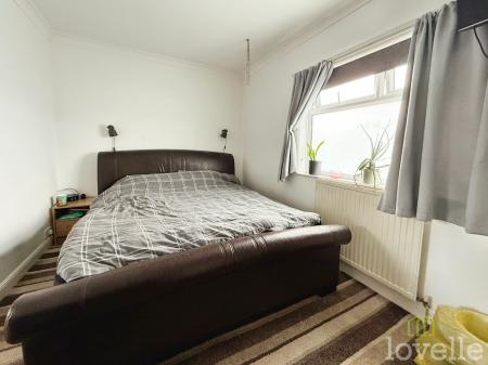 3 bedroom Semi-detached house for sale in Wall Street, Gainsborough, DN21