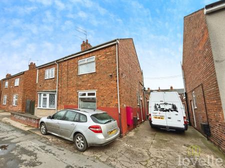 3 bedroom Semi-detached house for sale in Wall Street, Gainsborough, DN21