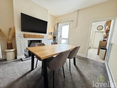 2 bedroom Terraced House for sale in Dickenson Terrace, Gainsborough, DN21