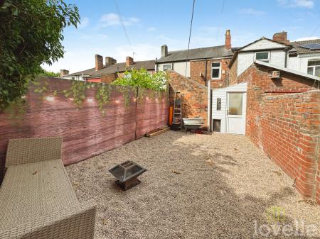 2 bedroom Terraced House for sale in Dickenson Terrace, Gainsborough, DN21