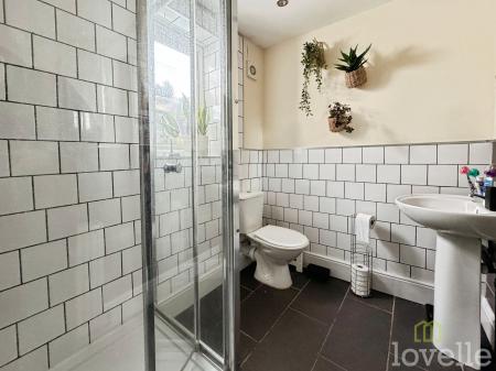 2 bedroom Terraced House for sale in Dickenson Terrace, Gainsborough, DN21