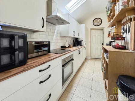 2 bedroom Terraced House for sale in Dickenson Terrace, Gainsborough, DN21